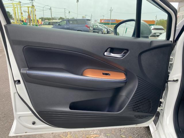 ノート オーテック　ＦＯＵＲ　ワンオーナー　４ＷＤ　純正メモリナビ（ＢＴ／ＡＭ／ＦＭ／ＤＶＤ）純正エアロ　全周囲方位カメラ　黒レザーシート（ＡＵＴＣＨ）シートヒーター（運転席＋助手席）ステアリングスイッチ　ステアリングヒーター（31枚目）