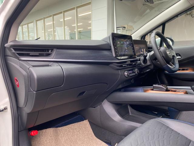 ノート オーテック　ＦＯＵＲ　ワンオーナー　４ＷＤ　純正メモリナビ（ＢＴ／ＡＭ／ＦＭ／ＤＶＤ）純正エアロ　全周囲方位カメラ　黒レザーシート（ＡＵＴＣＨ）シートヒーター（運転席＋助手席）ステアリングスイッチ　ステアリングヒーター（34枚目）