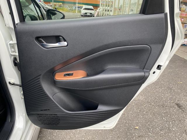 ノート オーテック　ＦＯＵＲ　ワンオーナー　４ＷＤ　純正メモリナビ（ＢＴ／ＡＭ／ＦＭ／ＤＶＤ）純正エアロ　全周囲方位カメラ　黒レザーシート（ＡＵＴＣＨ）シートヒーター（運転席＋助手席）ステアリングスイッチ　ステアリングヒーター（36枚目）