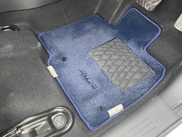 ノート オーテック　ＦＯＵＲ　ワンオーナー　４ＷＤ　純正メモリナビ（ＢＴ／ＡＭ／ＦＭ／ＤＶＤ）純正エアロ　全周囲方位カメラ　黒レザーシート（ＡＵＴＣＨ）シートヒーター（運転席＋助手席）ステアリングスイッチ　ステアリングヒーター（72枚目）
