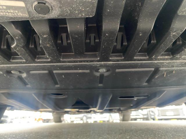 ノート オーテック　ＦＯＵＲ　ワンオーナー　４ＷＤ　純正メモリナビ（ＢＴ／ＡＭ／ＦＭ／ＤＶＤ）純正エアロ　全周囲方位カメラ　黒レザーシート（ＡＵＴＣＨ）シートヒーター（運転席＋助手席）ステアリングスイッチ　ステアリングヒーター（79枚目）