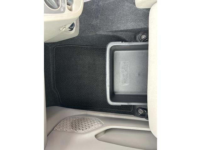 ムーヴ Ｌ　ＳＡＩＩ　４ＷＤ　ＭＤチェンジャー（ＦＭ／ＡＭ）衝突軽減システム　横滑り防止装置　純正フロアマット　保証書　取り扱い説明書　スペアキー（3枚目）