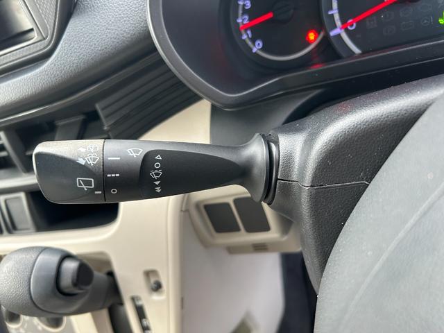 ムーヴ Ｌ　ＳＡＩＩ　４ＷＤ　ＭＤチェンジャー（ＦＭ／ＡＭ）衝突軽減システム　横滑り防止装置　純正フロアマット　保証書　取り扱い説明書　スペアキー（8枚目）