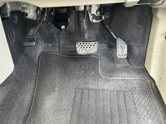 ムーヴ Ｌ　ＳＡＩＩ　４ＷＤ　ＭＤチェンジャー（ＦＭ／ＡＭ）衝突軽減システム　横滑り防止装置　純正フロアマット　保証書　取り扱い説明書　スペアキー（12枚目）