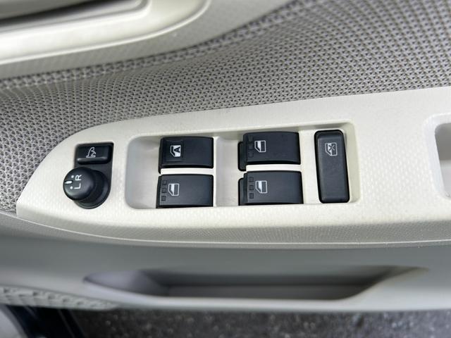 ムーヴ Ｌ　ＳＡＩＩ　４ＷＤ　ＭＤチェンジャー（ＦＭ／ＡＭ）衝突軽減システム　横滑り防止装置　純正フロアマット　保証書　取り扱い説明書　スペアキー（13枚目）