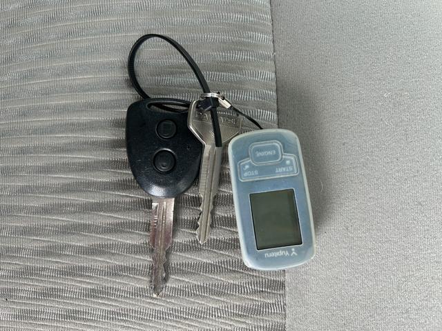 ムーヴ Ｌ　ＳＡＩＩ　４ＷＤ　ＭＤチェンジャー（ＦＭ／ＡＭ）衝突軽減システム　横滑り防止装置　純正フロアマット　保証書　取り扱い説明書　スペアキー（59枚目）