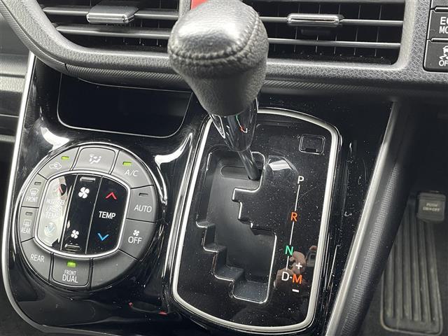 ヴォクシー ＺＳ　煌　４ＷＤ　純正ナビ　フルセグＴＶ／ＣＤ／ＤＶＤ／ＢＴ　フリップダウンモニター　ＥＴＣ　クルーズコントロール　オートライト　ＬＥＤライト　両側パワースライドドア　セーフティセンス（7枚目）