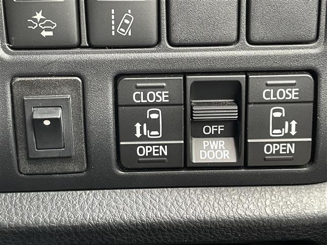 ヴォクシー ＺＳ　煌　４ＷＤ　純正ナビ　フルセグＴＶ／ＣＤ／ＤＶＤ／ＢＴ　フリップダウンモニター　ＥＴＣ　クルーズコントロール　オートライト　ＬＥＤライト　両側パワースライドドア　セーフティセンス（9枚目）