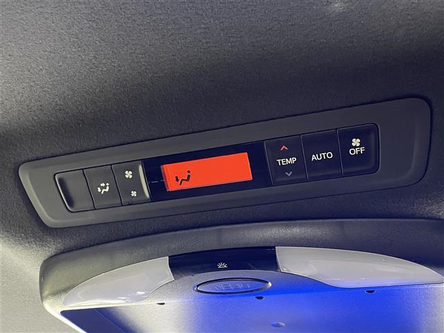 ヴォクシー ＺＳ　煌　４ＷＤ　純正ナビ　フルセグＴＶ／ＣＤ／ＤＶＤ／ＢＴ　フリップダウンモニター　ＥＴＣ　クルーズコントロール　オートライト　ＬＥＤライト　両側パワースライドドア　セーフティセンス（11枚目）
