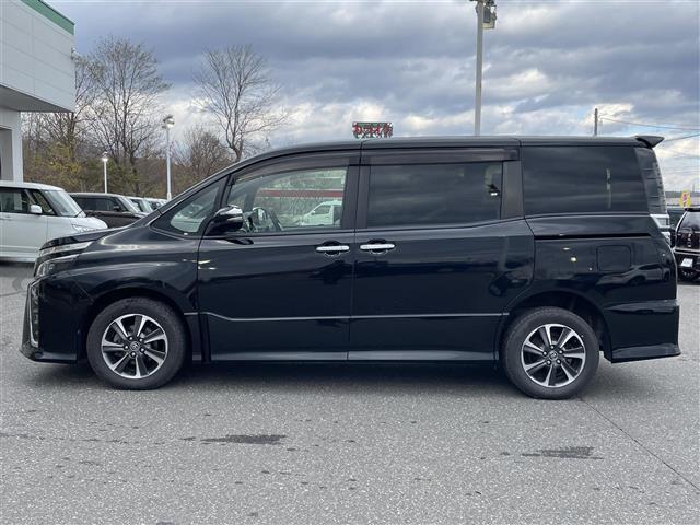 ヴォクシー ＺＳ　煌　４ＷＤ　純正ナビ　フルセグＴＶ／ＣＤ／ＤＶＤ／ＢＴ　フリップダウンモニター　ＥＴＣ　クルーズコントロール　オートライト　ＬＥＤライト　両側パワースライドドア　セーフティセンス（24枚目）