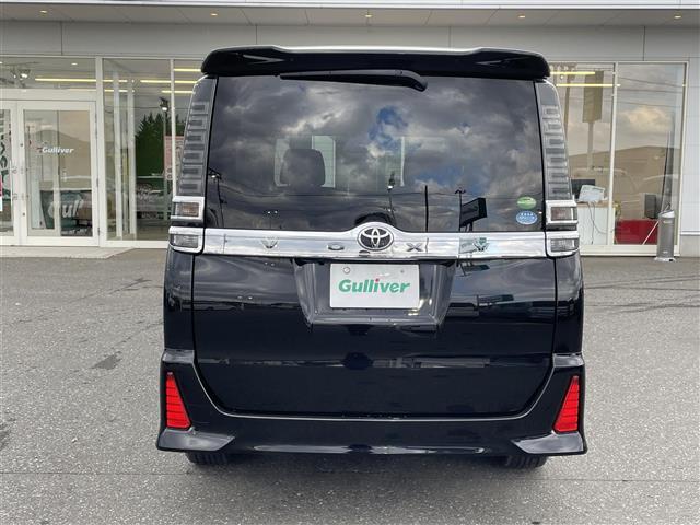 ヴォクシー ＺＳ　煌　４ＷＤ　純正ナビ　フルセグＴＶ／ＣＤ／ＤＶＤ／ＢＴ　フリップダウンモニター　ＥＴＣ　クルーズコントロール　オートライト　ＬＥＤライト　両側パワースライドドア　セーフティセンス（26枚目）