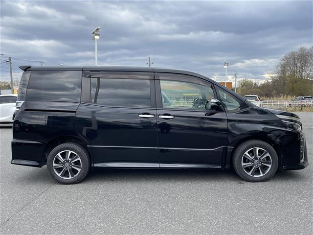 ヴォクシー ＺＳ　煌　４ＷＤ　純正ナビ　フルセグＴＶ／ＣＤ／ＤＶＤ／ＢＴ　フリップダウンモニター　ＥＴＣ　クルーズコントロール　オートライト　ＬＥＤライト　両側パワースライドドア　セーフティセンス（28枚目）