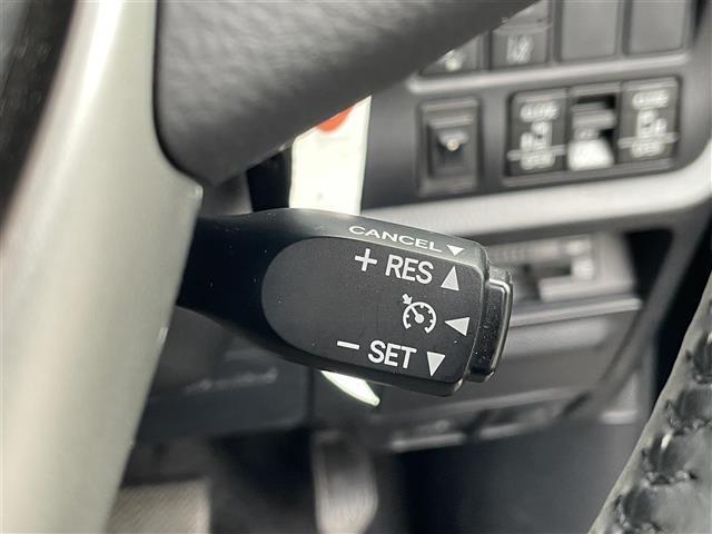 ヴォクシー ＺＳ　煌　４ＷＤ　純正ナビ　フルセグＴＶ／ＣＤ／ＤＶＤ／ＢＴ　フリップダウンモニター　ＥＴＣ　クルーズコントロール　オートライト　ＬＥＤライト　両側パワースライドドア　セーフティセンス（32枚目）