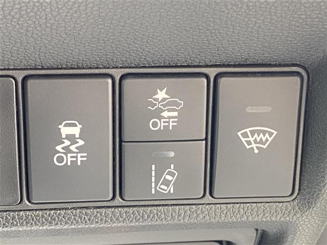 ステップワゴンスパーダ スパーダ ホンダセンシング 4WD 純正ナビ フルセグTV/CD/DVD/BT ETC 後席モニター スマートキー×2 クルーズコントロール 衝突被害軽減システム レーンアシスト(8枚目)