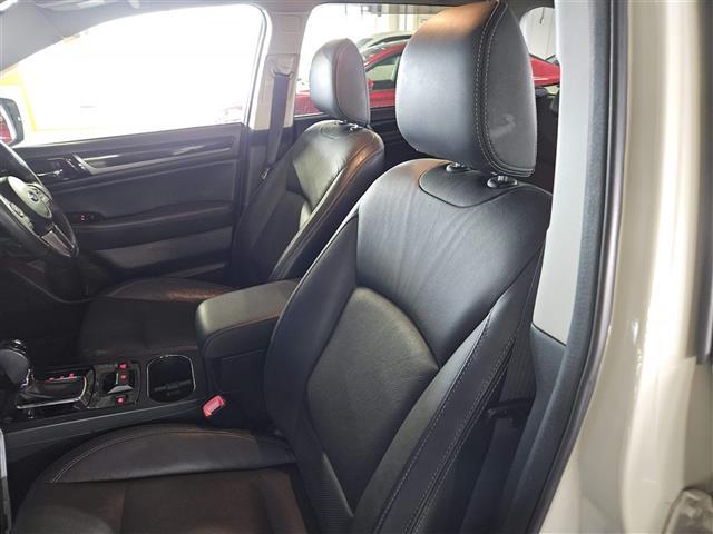 レガシィアウトバック リミテッド　禁煙車　バックカメラ　レーダークルコン　衝突被害軽減　車線逸脱防止支援　後側方警戒支援　ＬＥＤオートライト　純正８型ナビ　パワーバックドア　ビルトインＥＴＣ　黒革シート　シートヒーター　前席Ｐシート（25枚目）