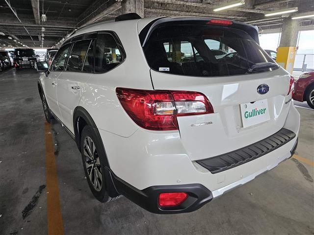 レガシィアウトバック リミテッド　禁煙車　バックカメラ　レーダークルコン　衝突被害軽減　車線逸脱防止支援　後側方警戒支援　ＬＥＤオートライト　純正８型ナビ　パワーバックドア　ビルトインＥＴＣ　黒革シート　シートヒーター　前席Ｐシート（42枚目）