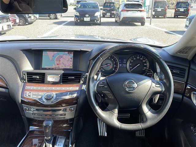 フーガ ３７０ＧＴ　タイプＳ　メーカーナビゲーションフルセグ　ＢＴ　ＣＤ　ＤＶＤクルーズコントロールパドルシフトバックカメラＤ／Ｎ席パワーシートビルトインＥＴＣＨＩＤヘッドライトＡＵＴＯライトフォグライトハーフレザーシート（合皮）（7枚目）