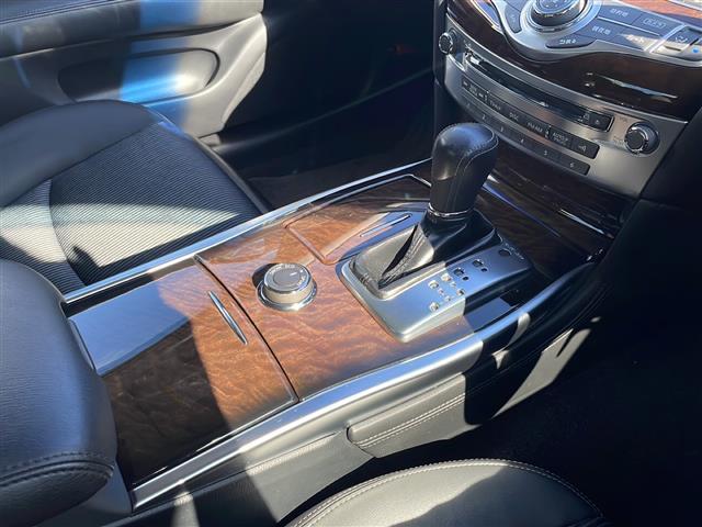 フーガ ３７０ＧＴ　タイプＳ　メーカーナビゲーションフルセグ　ＢＴ　ＣＤ　ＤＶＤクルーズコントロールパドルシフトバックカメラＤ／Ｎ席パワーシートビルトインＥＴＣＨＩＤヘッドライトＡＵＴＯライトフォグライトハーフレザーシート（合皮）（17枚目）