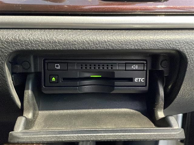 クラウンハイブリッド ロイヤルサルーン　メーカーナビゲーションフルセグ　ＢＴクルーズコントロールパワーシートシートヒーターエアシートハンドルヒーターエアコンスイングレジスタービルトインＥＴＣバックカメラ社外前方ドラレコ（4枚目）