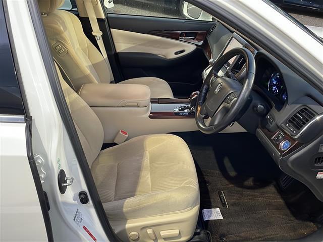 クラウンハイブリッド ロイヤルサルーン　メーカーナビゲーションフルセグ　ＢＴクルーズコントロールパワーシートシートヒーターエアシートハンドルヒーターエアコンスイングレジスタービルトインＥＴＣバックカメラ社外前方ドラレコ（20枚目）