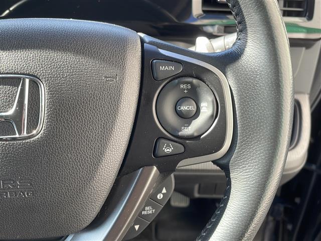 ステップワゴンスパーダ スパーダ　ホンダセンシング　純正Ｇａｔｈｅｒｓナビ（ＶＸＭ－１９５ＶＦｉ）　フルセグＴＶ　バックカメラ　ドライブレコーダー　両側パワースライドドア　フリップダウンモニター　パドルシフト　ステアリングスイッチ（7枚目）