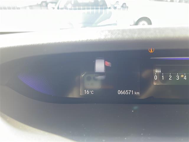 ステップワゴンスパーダ スパーダ　ホンダセンシング　純正Ｇａｔｈｅｒｓナビ（ＶＸＭ－１９５ＶＦｉ）　フルセグＴＶ　バックカメラ　ドライブレコーダー　両側パワースライドドア　フリップダウンモニター　パドルシフト　ステアリングスイッチ（15枚目）