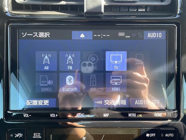 プリウス Ｓツーリングセレクション　純正９インチナビ（ＮＳＺＴ－Ｙ６８Ｔ）　フルセグＴＶ　Ｂｌｕｅｔｏｏｔｈ接続　バックカメラ　ドライブレコーダー☆シートヒーター　ビルトインＥＴＣ　レザーシート　トヨタセーフティセンス（2枚目）