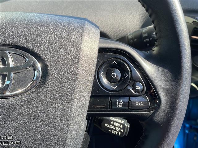 プリウス Ｓツーリングセレクション　純正９インチナビ（ＮＳＺＴ－Ｙ６８Ｔ）　フルセグＴＶ　Ｂｌｕｅｔｏｏｔｈ接続　バックカメラ　ドライブレコーダー☆シートヒーター　ビルトインＥＴＣ　レザーシート　トヨタセーフティセンス（8枚目）