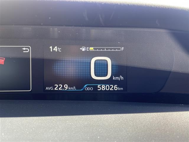 プリウス Ｓツーリングセレクション　純正９インチナビ（ＮＳＺＴ－Ｙ６８Ｔ）　フルセグＴＶ　Ｂｌｕｅｔｏｏｔｈ接続　バックカメラ　ドライブレコーダー☆シートヒーター　ビルトインＥＴＣ　レザーシート　トヨタセーフティセンス（11枚目）