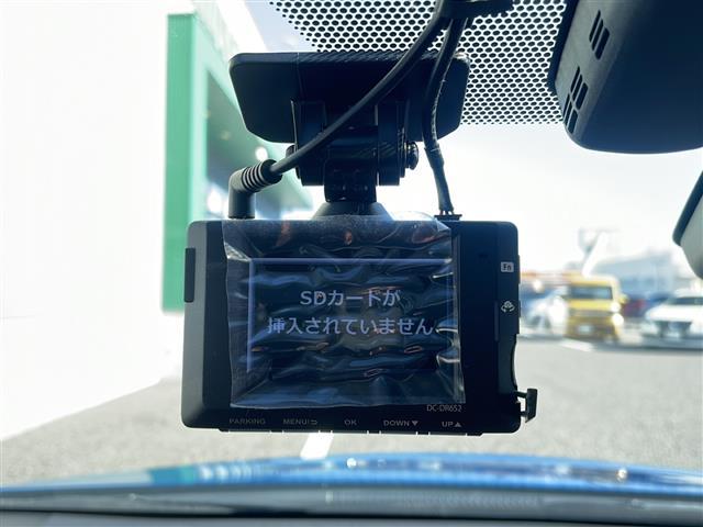 プリウス Ｓツーリングセレクション　純正９インチナビ（ＮＳＺＴ－Ｙ６８Ｔ）　フルセグＴＶ　Ｂｌｕｅｔｏｏｔｈ接続　バックカメラ　ドライブレコーダー☆シートヒーター　ビルトインＥＴＣ　レザーシート　トヨタセーフティセンス（12枚目）