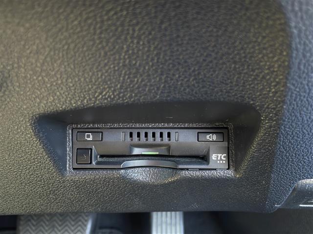 プリウス Ｓツーリングセレクション　純正９インチナビ（ＮＳＺＴ－Ｙ６８Ｔ）　フルセグＴＶ　Ｂｌｕｅｔｏｏｔｈ接続　バックカメラ　ドライブレコーダー☆シートヒーター　ビルトインＥＴＣ　レザーシート　トヨタセーフティセンス（16枚目）