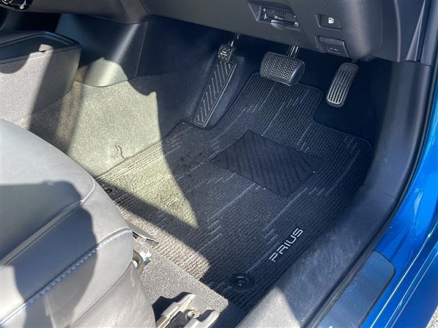 プリウス Ｓツーリングセレクション　純正９インチナビ（ＮＳＺＴ－Ｙ６８Ｔ）　フルセグＴＶ　Ｂｌｕｅｔｏｏｔｈ接続　バックカメラ　ドライブレコーダー☆シートヒーター　ビルトインＥＴＣ　レザーシート　トヨタセーフティセンス（31枚目）