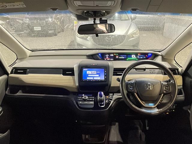 フリードハイブリッド ハイブリッド・Ｇホンダセンシング　純正Ｇａｔｈｅｒｓナビ　Ｂｌｕｅｔｏｏｔｈ　バックカメラ　ドライブレコーダー　両側パワースライドドア　ＬＥＤオートライト　スマートキー　ＥＴＣ　ステアリングスイッチ　スペアキー（6枚目）