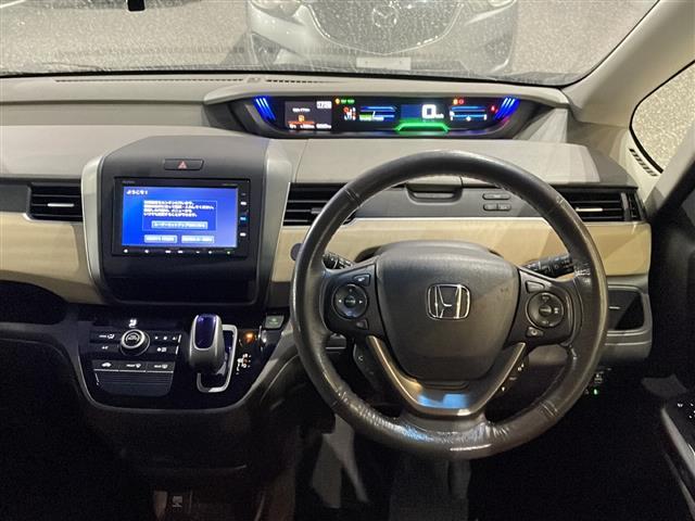 フリードハイブリッド ハイブリッド・Ｇホンダセンシング　純正Ｇａｔｈｅｒｓナビ　Ｂｌｕｅｔｏｏｔｈ　バックカメラ　ドライブレコーダー　両側パワースライドドア　ＬＥＤオートライト　スマートキー　ＥＴＣ　ステアリングスイッチ　スペアキー（7枚目）