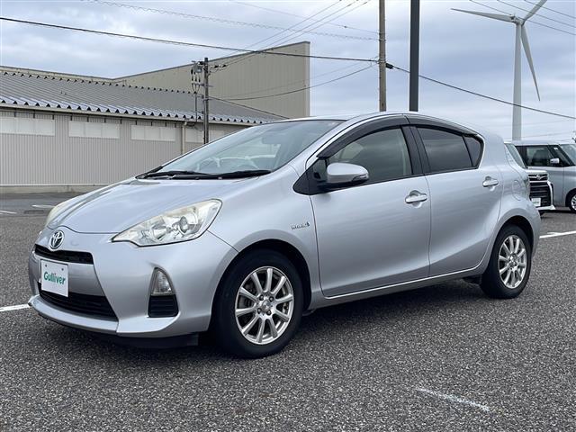 アクア S 純正ナビ(NSZT-W62G) Bluetooth接続 バックカメラ ETC 横滑り防止装置 純正フロアマット(13枚目)