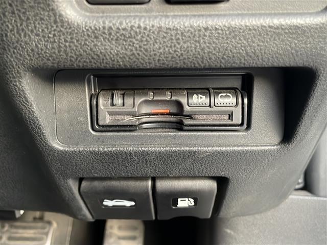 ジューク ニスモ　４ＷＤ純正７インチＳＤナビゲーション（ＭＣ３１３Ｄ－Ｗ）フルセグ　ＢＴ　ＣＤ　ＤＶＤＥＴＣＡＵＴＯライト革巻きステアリングオートリトラミラー電動格納ミラー純正１８インチアルミホイール（3枚目）