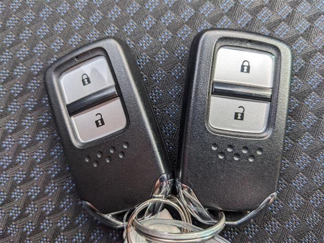 13G・S ホンダセンシング 純正ナビ フルセグTV Bluetooth ホンダセンシング 車線維持支援システム バックカメラ ドライブレコーダー ETC スマートキー プッシュスタート LEDライト オートエアコン オートライト(10枚目)