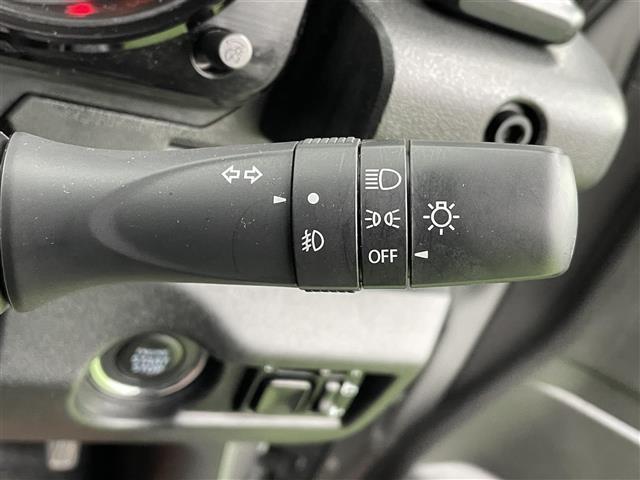 ジムニーシエラ ＪＬ　禁煙車　ナビ　バックカメラ　Ｂｌｕｅｔｏｏｔｈ　シートヒーター　グリル　ダウンヒルアシストコントロール　ターボ　茶色革調シートカバー　ＬＥＤライト　樹脂パーツ　車両リア異色ペイント　プッシュスタート（7枚目）