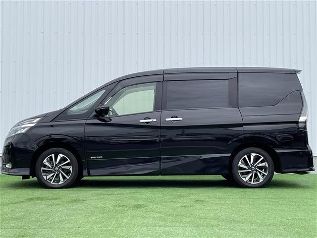 セレナ ハイウェイスター　Ｖ　禁煙車　純正１０型ナビ　全方位カメラ　フリップダウンモニター　両側ハンズフリー　両側電動　革巻ステアリング　ステアリングリモコン　クルコン　ＬＥＤヘッドライト　ＬＥＤフォグ　リアエアコン　スマートキー（18枚目）