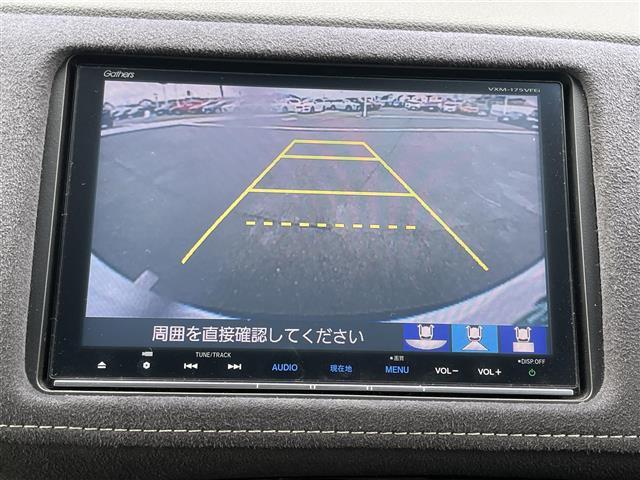 ヴェゼル ハイブリッド　禁煙車　純正８インチナビ　バックカメラ　追従型クルコン　ＬＥＤヘッドライト　ハーフレザーシート　前席シートヒーター　純正１８インチアルミ　アイドリングストップ　オートブレーキホールド　電子パーキング（2枚目）