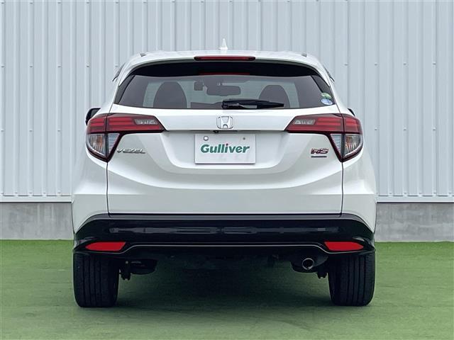 ヴェゼル ハイブリッド　禁煙車　純正８インチナビ　バックカメラ　追従型クルコン　ＬＥＤヘッドライト　ハーフレザーシート　前席シートヒーター　純正１８インチアルミ　アイドリングストップ　オートブレーキホールド　電子パーキング（5枚目）