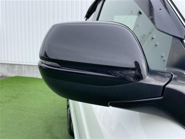 ヴェゼル ハイブリッド　禁煙車　純正８インチナビ　バックカメラ　追従型クルコン　ＬＥＤヘッドライト　ハーフレザーシート　前席シートヒーター　純正１８インチアルミ　アイドリングストップ　オートブレーキホールド　電子パーキング（8枚目）
