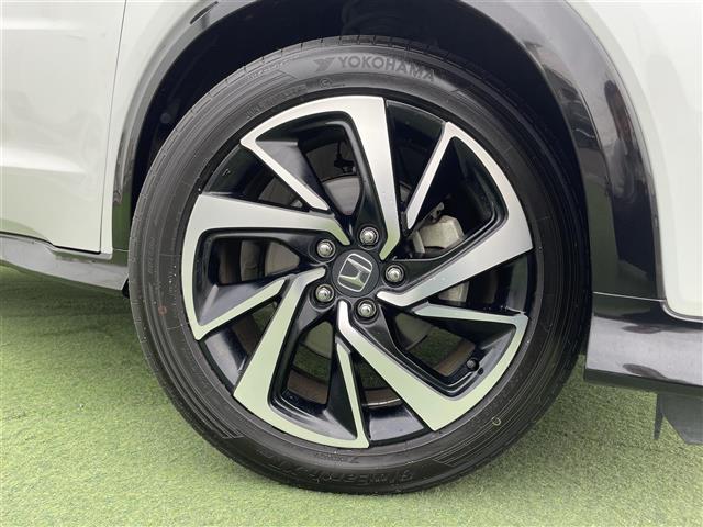 ヴェゼル ハイブリッド　禁煙車　純正８インチナビ　バックカメラ　追従型クルコン　ＬＥＤヘッドライト　ハーフレザーシート　前席シートヒーター　純正１８インチアルミ　アイドリングストップ　オートブレーキホールド　電子パーキング（13枚目）