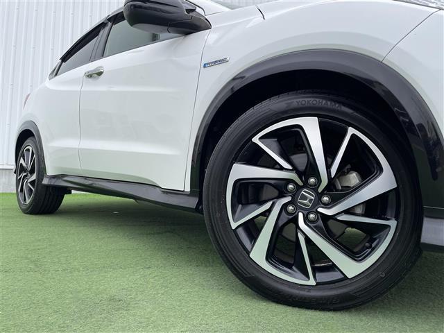 ヴェゼル ハイブリッド　禁煙車　純正８インチナビ　バックカメラ　追従型クルコン　ＬＥＤヘッドライト　ハーフレザーシート　前席シートヒーター　純正１８インチアルミ　アイドリングストップ　オートブレーキホールド　電子パーキング（14枚目）