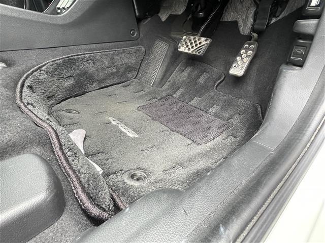 ヴェゼル ハイブリッド　禁煙車　純正８インチナビ　バックカメラ　追従型クルコン　ＬＥＤヘッドライト　ハーフレザーシート　前席シートヒーター　純正１８インチアルミ　アイドリングストップ　オートブレーキホールド　電子パーキング（30枚目）