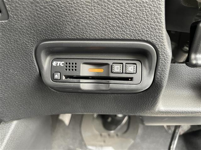 ヴェゼル ハイブリッド　禁煙車　純正８インチナビ　バックカメラ　追従型クルコン　ＬＥＤヘッドライト　ハーフレザーシート　前席シートヒーター　純正１８インチアルミ　アイドリングストップ　オートブレーキホールド　電子パーキング（32枚目）