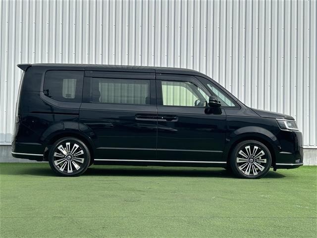 ステップワゴン ｅ：ＨＥＶスパーダ　プレミアムライン　禁煙車　純正ナビ　後席モニター　ホンダセンシング　全方位カメラ　ＢＳＭ　ＬＥＤライト　ハーフレザーシート　シートヒーター　両側パワスラ　電動リアゲート　電子パーキング　オートブレーキホールド　ＥＴＣ（11枚目）