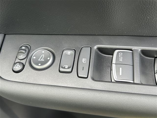 ステップワゴン ｅ：ＨＥＶスパーダ　プレミアムライン　禁煙車　純正ナビ　後席モニター　ホンダセンシング　全方位カメラ　ＢＳＭ　ＬＥＤライト　ハーフレザーシート　シートヒーター　両側パワスラ　電動リアゲート　電子パーキング　オートブレーキホールド　ＥＴＣ（27枚目）