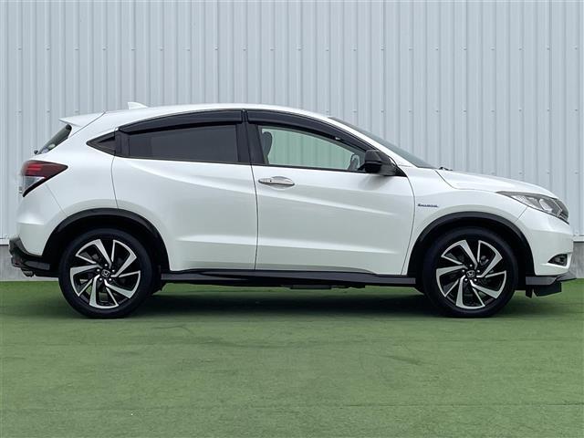 ヴェゼル ハイブリッドＲＳ・ホンダセンシング　禁煙車　純正８インチナビ　バックカメラ　追従型クルコン　ＬＥＤヘッドライト　ハーフレザーシート　前席シートヒーター　純正１８インチアルミ　アイドリングストップ　オートブレーキホールド　電子パーキング（7枚目）
