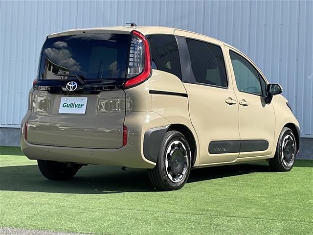 シエンタ ハイブリッドＺ　禁煙車　純正９型ナビ　パノラミックビューモニター　両側電動ドア　シートヒーター　レーダークルーズコントロール　ステアリングヒーター　ブラインドスポットモニター　プリクラッシュセーフティ　ＥＴＣ２．０（6枚目）